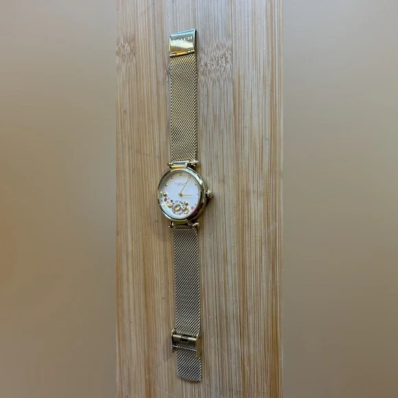Coach Cary Watch With 34mm Silver White Face & Golden  display picture 3